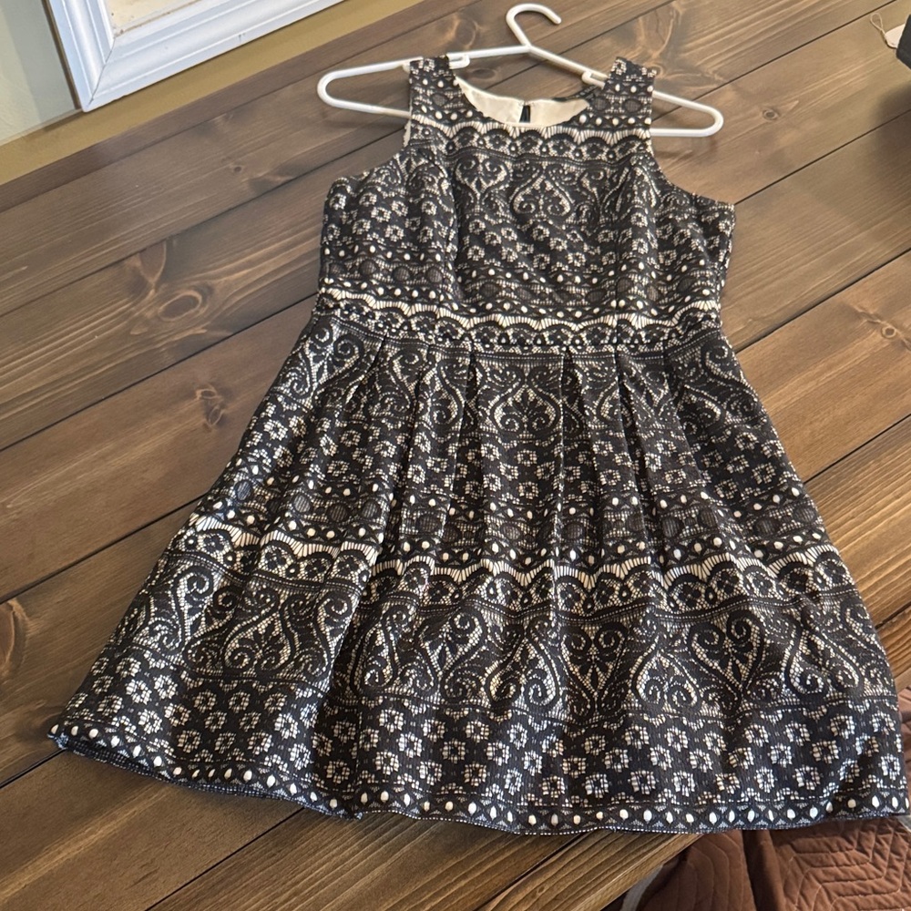 Chic Black and White Patterned Prom Dress